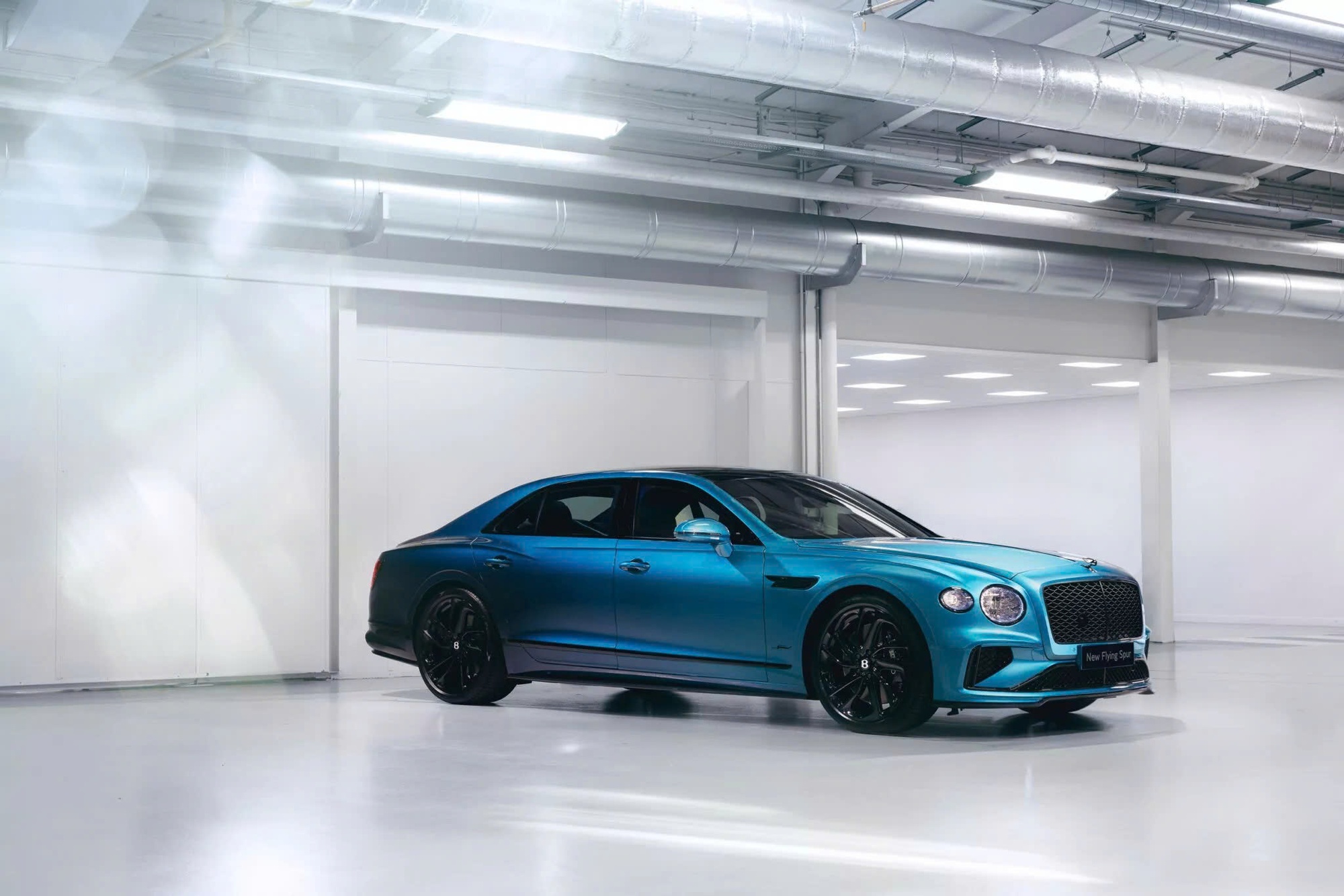 Đắt như option xe siêu sang: Bentley có màu sơn mới mất 60 giờ để làm, giá quy đổi gần 1,8 tỷ đồng- Ảnh 2.