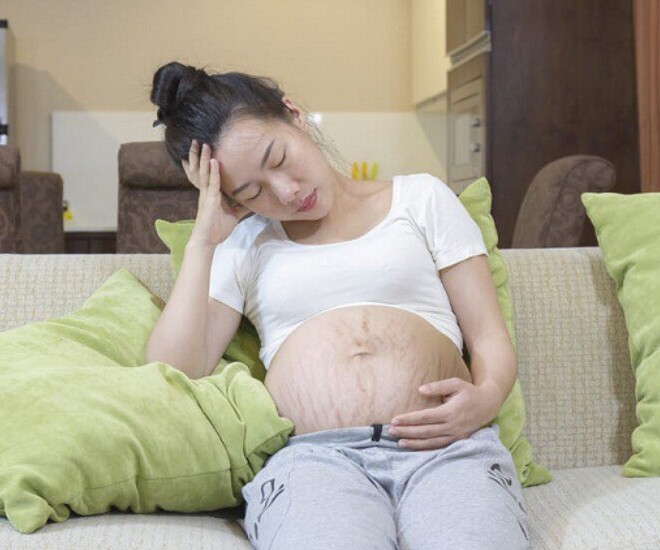 Bà bầu trẻ muốn theo đuổi sự nghiệp, nhưng gia đình chồng lại không ủng hộ (Ảnh minh hoạ).