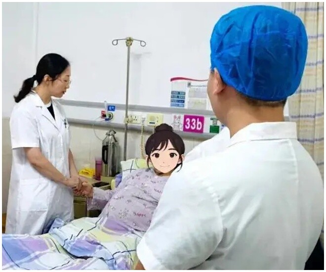 Người mẹ lớn tuổi quyết tâm sinh con ra.