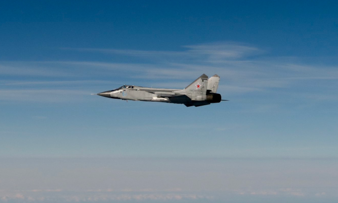 Tiêm kích MiG-31 chụp từ camera trên phi cơ Gripen Thụy Điển trên Biển Baltic hôm 19/9. Ảnh: Không quân Thụy Điển