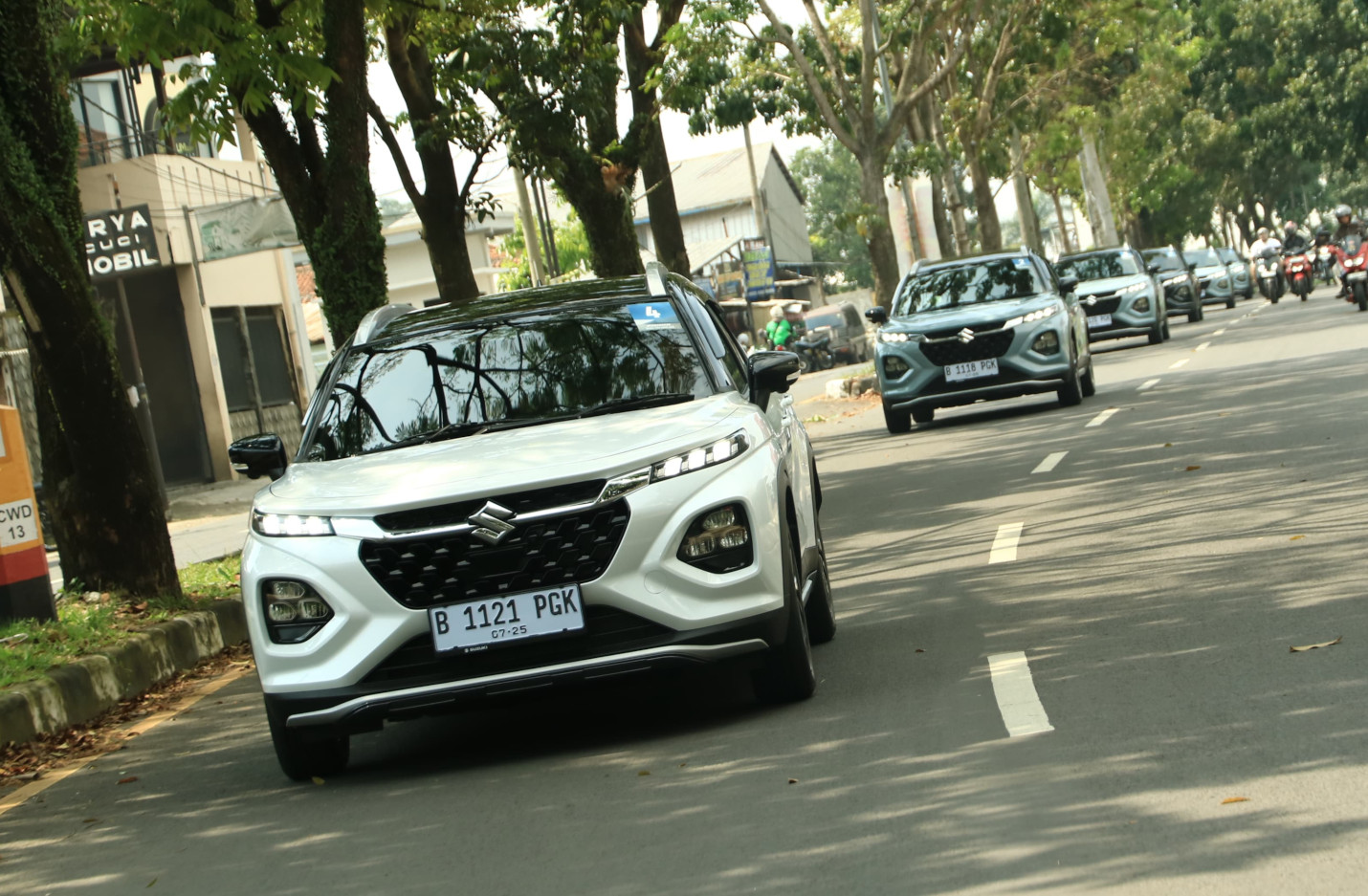 Test thực tế cả tắc đường cho thấy Suzuki Fronx hybrid tiết kiệm hơn bản xăng thế nào: Đạp ga không nể nang, 400km để ra thêm bát phở- Ảnh 2. Test thực tế cả tắc đường cho thấy Suzuki Fronx hybrid tiết kiệm hơn bản xăng thế nào: Đạp ga không nể nang, 400km để ra thêm bát phở- Ảnh 2.