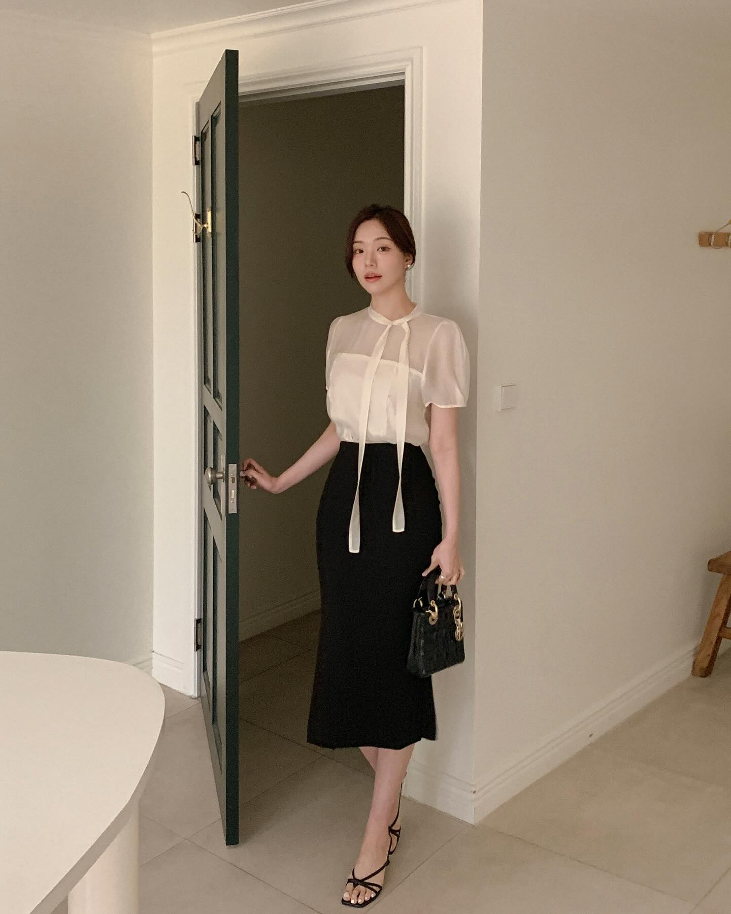 Đi làm mỗi ngày nhưng vòng 2 lại “kém thon”? Chỉ cần sắm đủ 4 items này, chị em vừa giấu bụng gọn gàng, vừa hack dáng dài miên man - 16