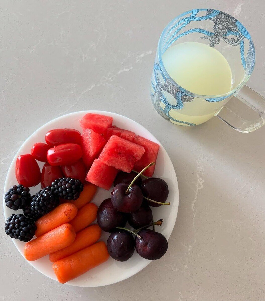 Thực đơn giảm cân của Honey Lee ưu tiên các loại trái cây và thực phẩm giàu chất béo tốt.