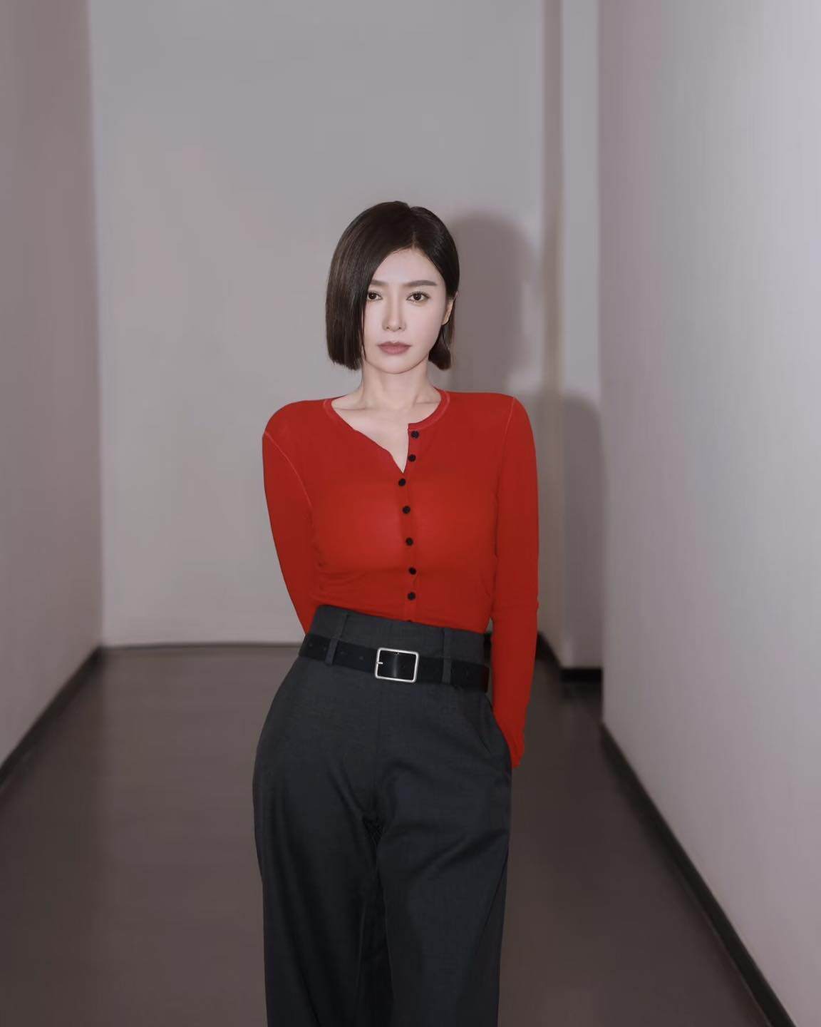 Không phải áo khoác blazer, đây mới là món đồ thanh lịch đầu tư đáng giá nhất thu 2025 cho hội gái sành điệu - 7