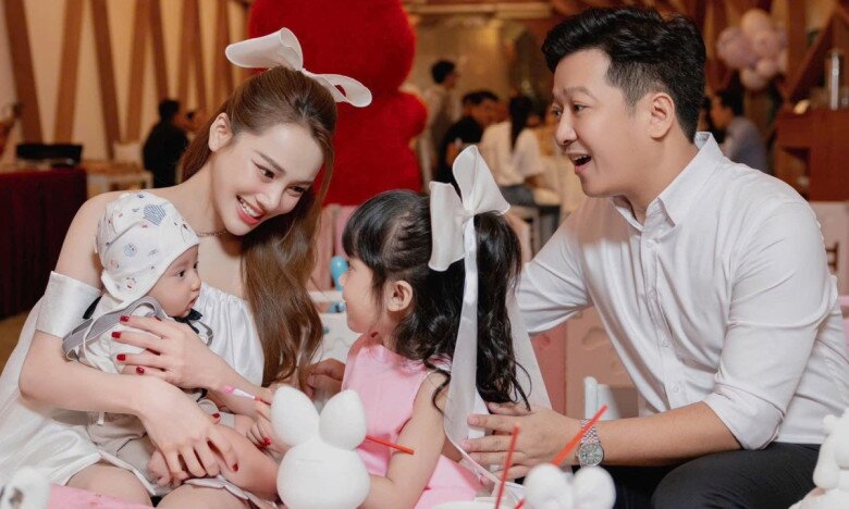 Kết hôn năm 2018, Trường Giang - Nhã Phương có cuộc sống hạnh phúc bên 2 con đủ nếp, đủ tẻ.