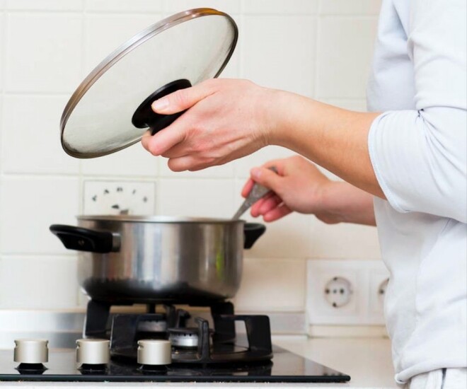 Người thông minh thường úp ngược nắp nồi thế này, 10 nhà thì 9 nhà chưa biết, hiệu quả thật bất ngờ - 1