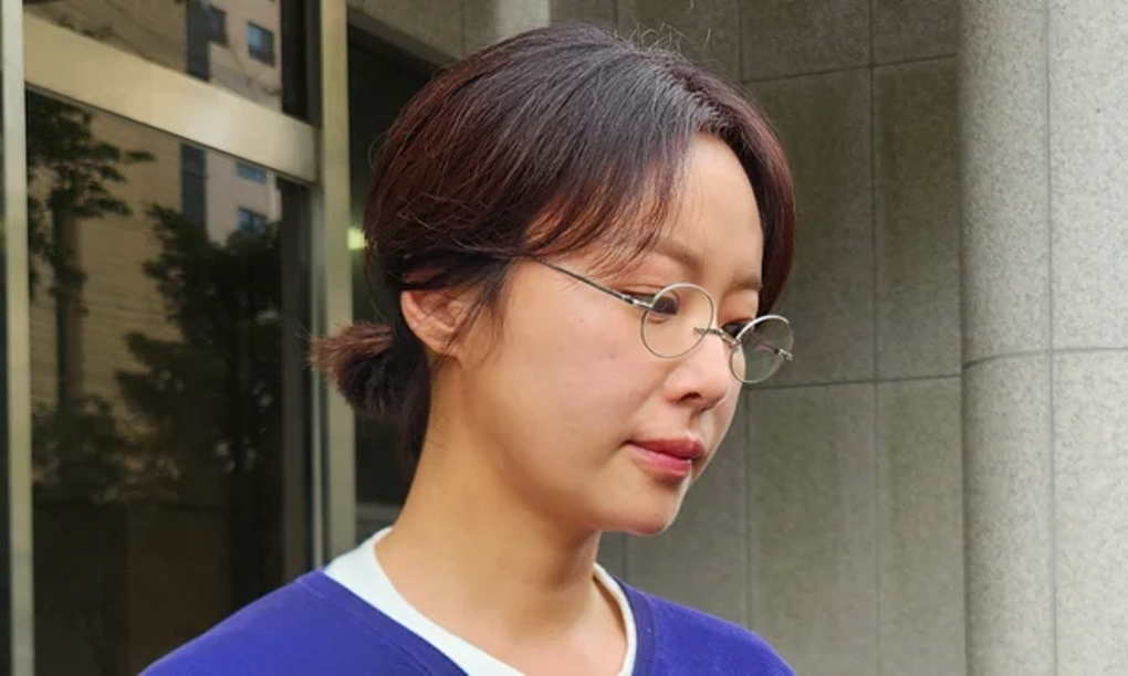 Diễn viên Hwang Jung Eum sau phiên tòa ngày 25/9. Ảnh: News1