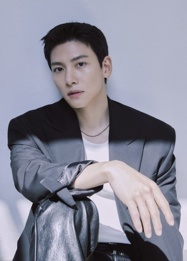 Có ai nhận ra đây là Ji Chang Wook không?- Ảnh 6. Có ai nhận ra đây là Ji Chang Wook không?- Ảnh 6.