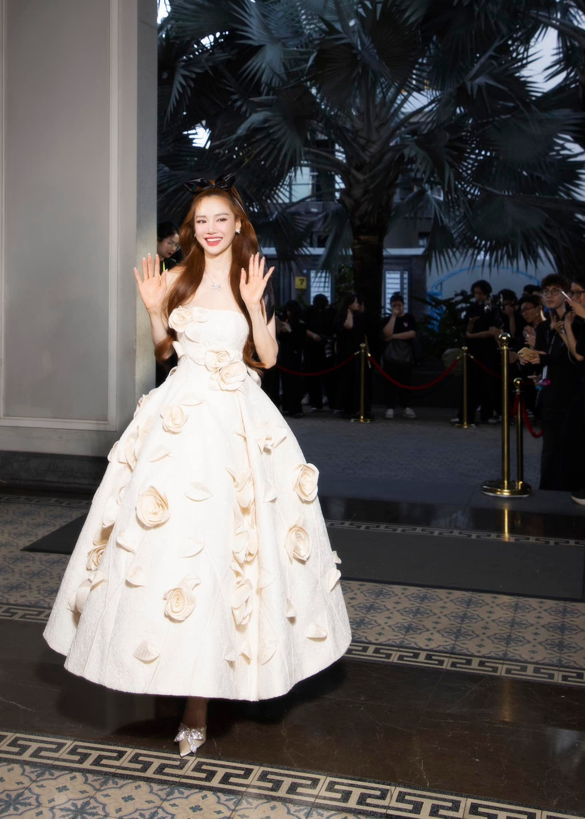 Những chiếc váy rộng giúp Nhã Phương khéo khoe vẻ xinh đẹp, nữ tính. Ảnh: FB Nabi Nhã Phương