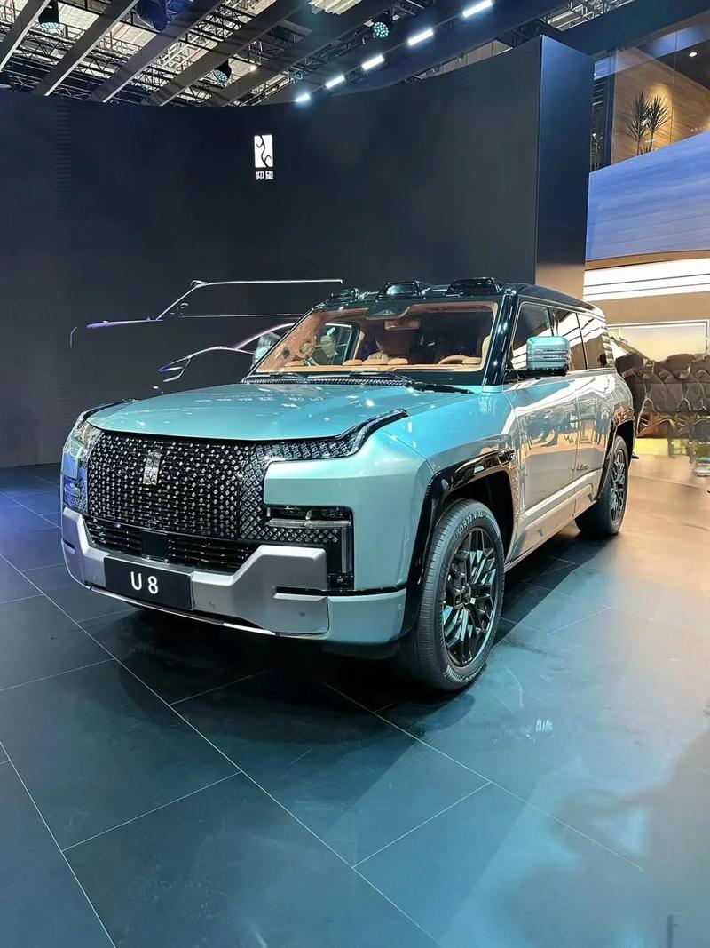 Ngập nặng do bão nhưng 'tàu ngầm 4 bánh' của Trung Quốc vẫn ung dung lội: Dân tố đi đến đâu hỏng đến đấy- Ảnh 3. Ngập nặng do bão nhưng 'tàu ngầm 4 bánh' của Trung Quốc vẫn ung dung lội: Dân tố đi đến đâu hỏng đến đấy- Ảnh 3.