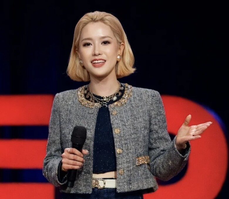 Tăng Dĩnh từng lọt vào danh sách 30 Under 30 của Forbes Trung Quốc năm 2019.