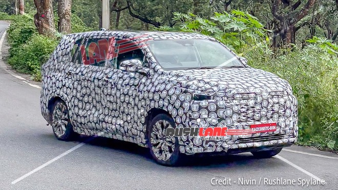 Toyota Innova Cross lộ thêm ảnh nội thất: Ghế như bản hiện hành, táp-lô đổi tông màu, màn hình cỡ lớn - Ảnh 3.