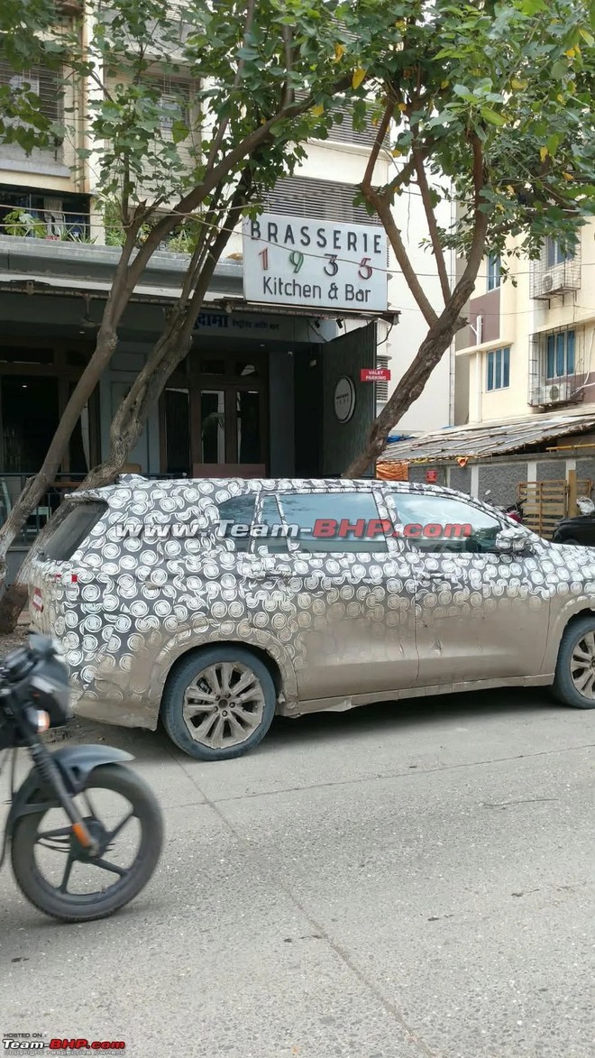 Toyota Innova Cross lộ thêm ảnh nội thất: Ghế như bản hiện hành, táp-lô đổi tông màu, màn hình cỡ lớn - Ảnh 6.