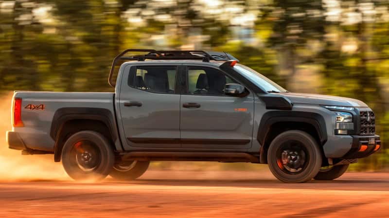 Mitsubishi Triton thêm bản đặc biệt: Độ ống thở, giá nóc chính hãng khiến dân off-road phát thèm - Ảnh 1.