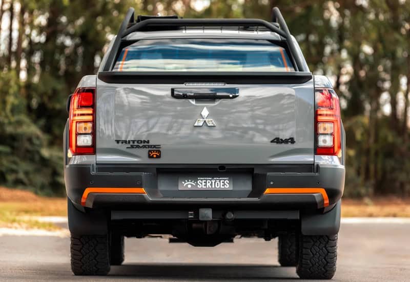 Mitsubishi Triton thêm bản đặc biệt: Độ ống thở, giá nóc chính hãng khiến dân off-road phát thèm - Ảnh 7.