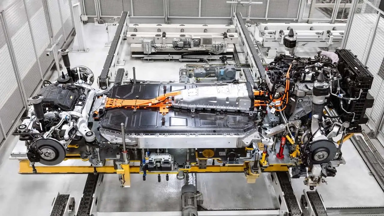 Range Rover bản điện ra mắt: Trông như xe xăng, mạnh 542hp, chạy 600km/sạc - Ảnh 4.