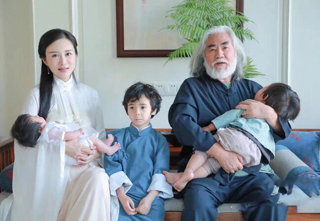 Mang thai sau mối tình với đạo diễn triệu đô, cô trợ lý xinh đẹp “càng đẻ càng khoẻ” muốn sinh thêm con thứ 5 với chồng U80 - 7