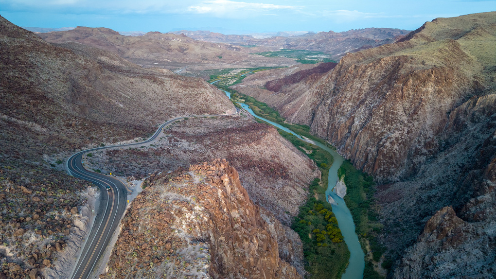 Sông Rio Grande đoạn chảy qua Vườn quốc gia Big Bend (Texas) vào ngày 10/4. Ảnh: AFP