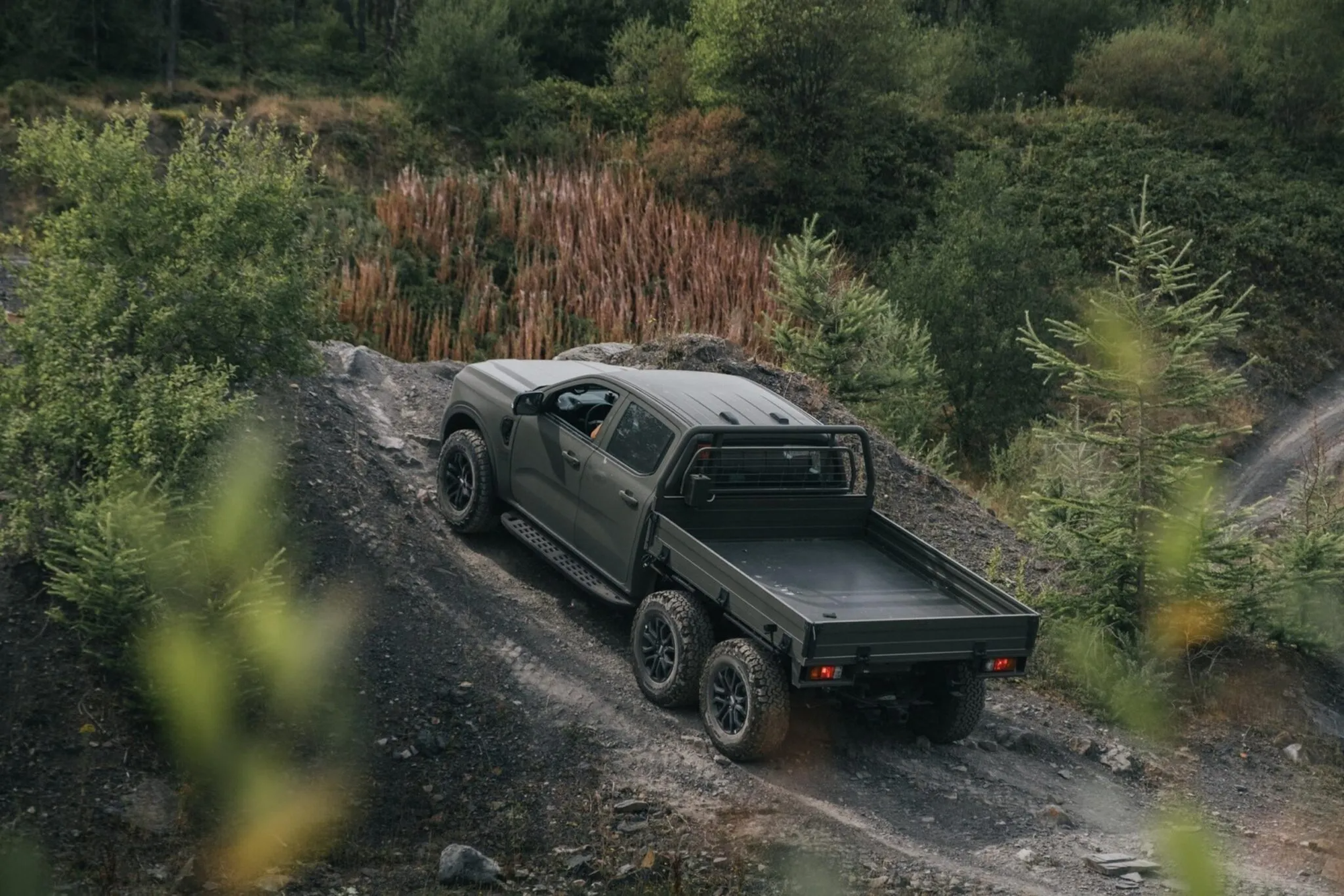 Hàng hiếm Ford Ranger 6 bánh, có tiền cũng khó mua được - Ảnh 2.