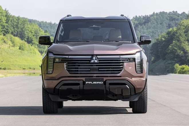 Mitsubishi Pajero 2026 giá dự kiến quy đổi hơn 1,2 tỷ đồng ở gần Việt Nam: 3 bản, khác tiện nghi, dẫn động, ADAS từ bản rẻ nhất - Ảnh 3.