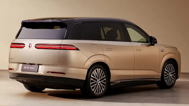 BYD có SUV mới giá quy đổi từ hơn 1,1 tỷ đồng: Đầy điện chạy gần 1.000km, sạc 10-97% chỉ trong 9 phút, phần cứng khủng hỗ trợ tự lái - Ảnh 2.