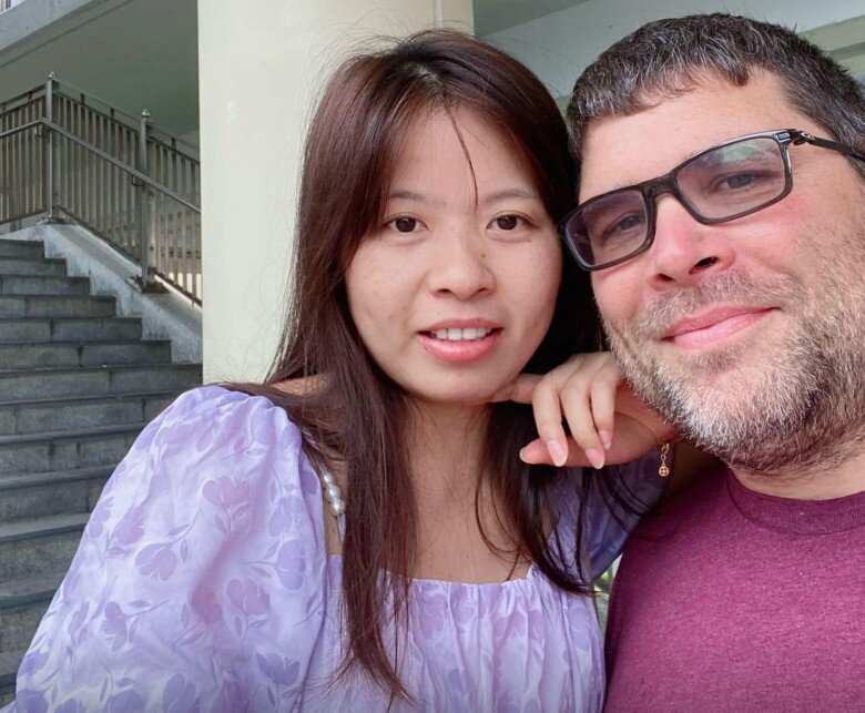 Mẹ đơn thân đưa con sang Mỹ tái hôn, chăm 2 con riêng như con ruột nhưng đêm trằn trọc vì một chuyện - 5