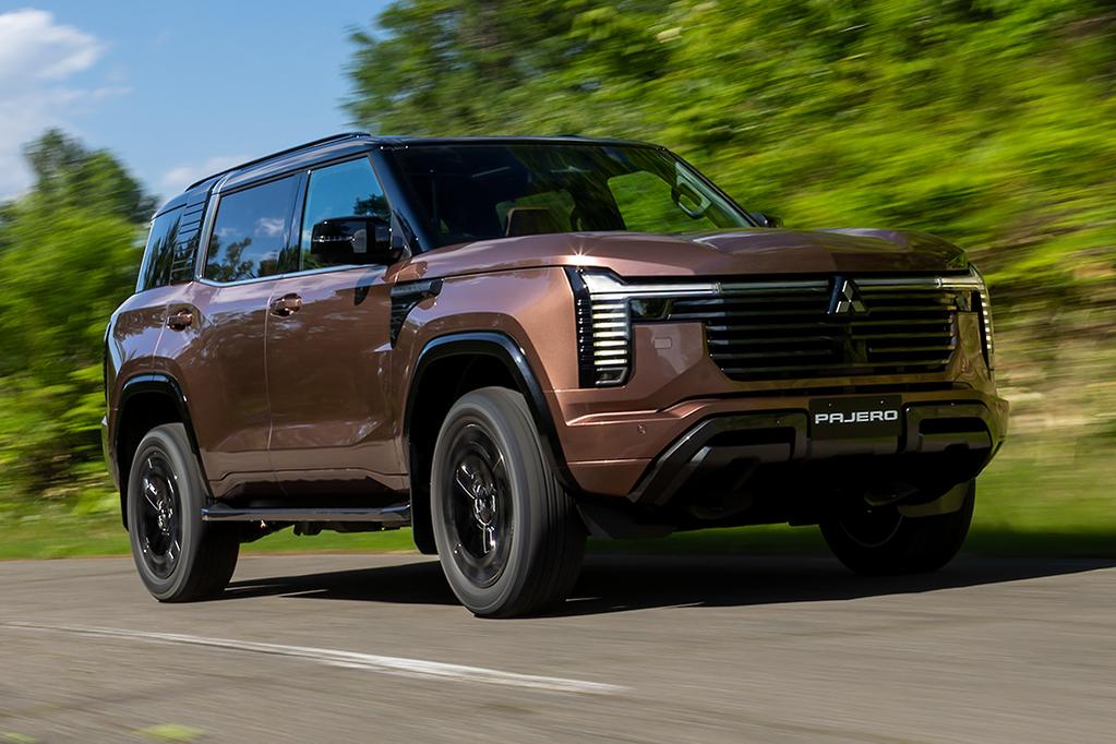 Cứ ngỡ đối thủ của Mitsubishi Pajero là Everest, Prado, nhưng thực tế lại là hai cái tên bất ngờ này - Ảnh 1.