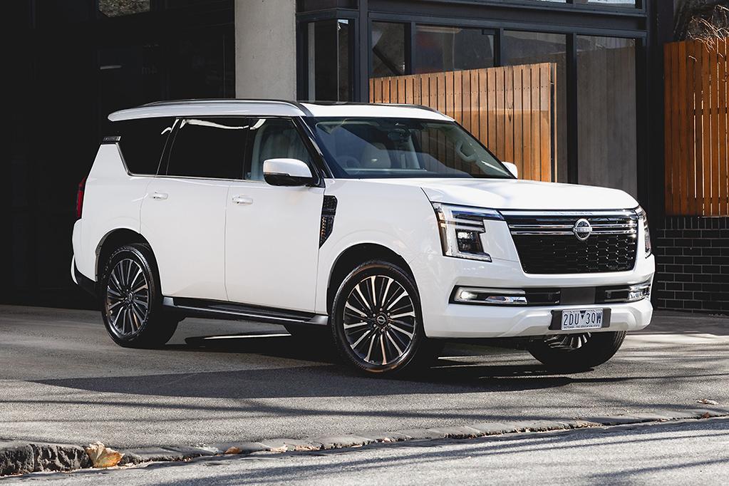 Cứ ngỡ đối thủ của Mitsubishi Pajero là Everest, Prado, nhưng thực tế lại là hai cái tên bất ngờ này - Ảnh 2.