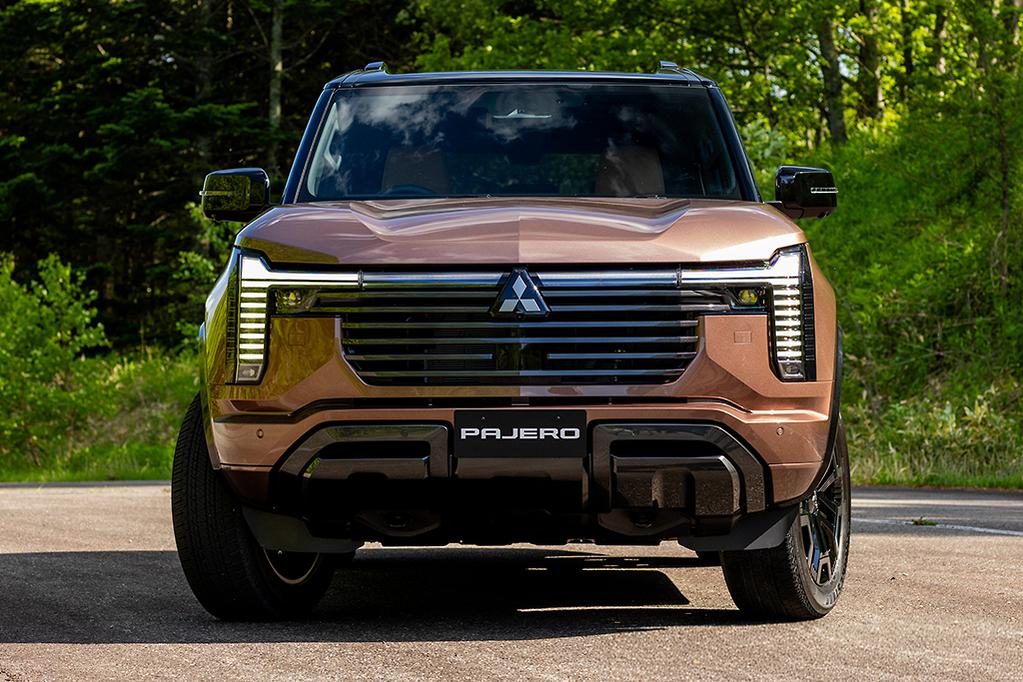 Cứ ngỡ đối thủ của Mitsubishi Pajero là Everest, Prado, nhưng thực tế lại là hai cái tên bất ngờ này - Ảnh 4.