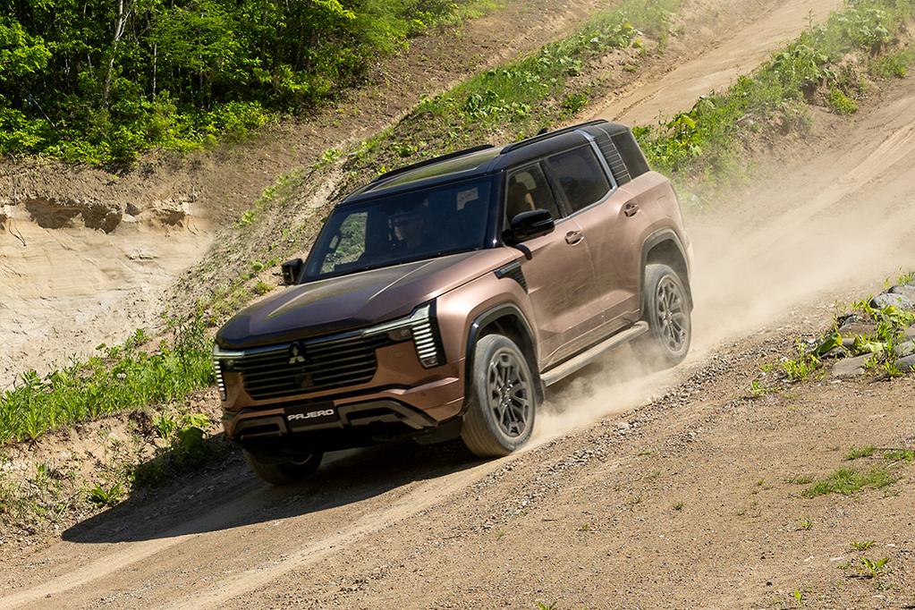 Cứ ngỡ đối thủ của Mitsubishi Pajero là Everest, Prado, nhưng thực tế lại là hai cái tên bất ngờ này - Ảnh 5.