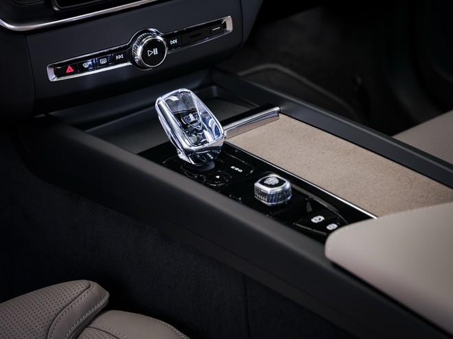 Volvo XC60 nâng cấp lớn: Đèn mới, thêm tính năng ADAS, chạy 126km không cần xăng - Ảnh 19.