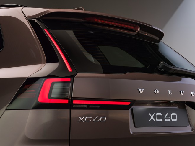 Volvo XC60 nâng cấp lớn: Đèn mới, thêm tính năng ADAS, chạy 126km không cần xăng - Ảnh 10.