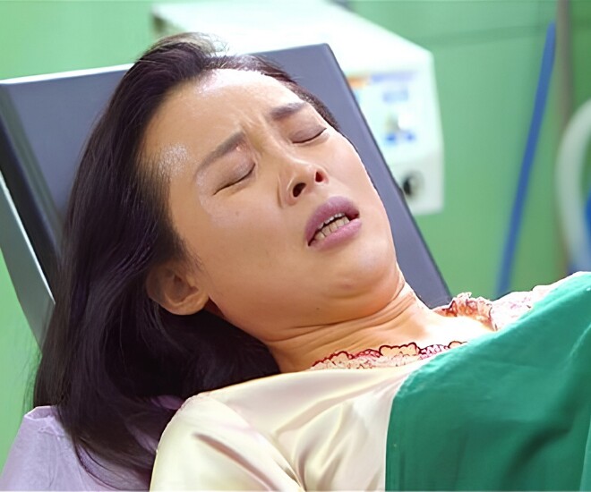 Sản phụ vừa đẻ xong thì thấy cơ thể có dấu hiệu lạ - Ảnh minh hoạ.