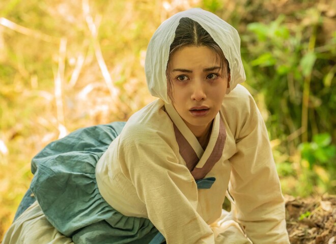 Trong The Scandal, Nana vào vai goá phụ Hui Yeon.