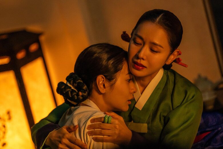 Son Ye Jin vào vai Phu nhân Cho, người phụ nữ thông minh và đầy toan tính.