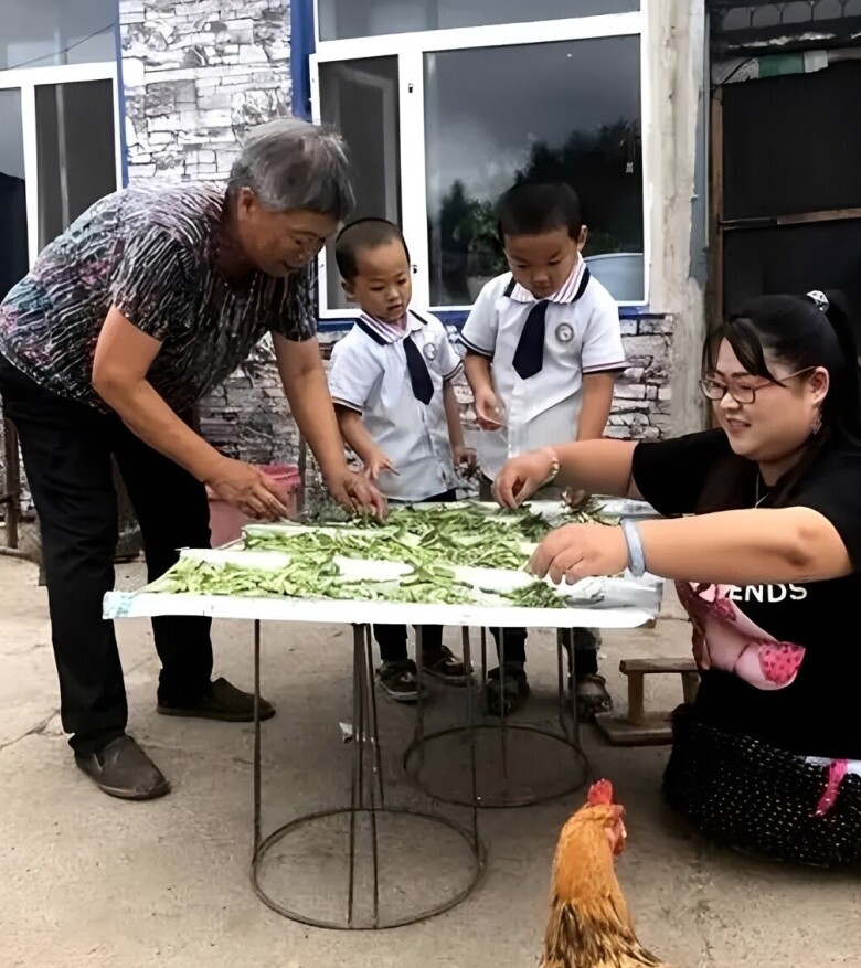 Người mẹ không chân mang thai bất chấp cảnh báo của bác sĩ, 10 năm sau cặp sinh đôi như thiên thần - 8