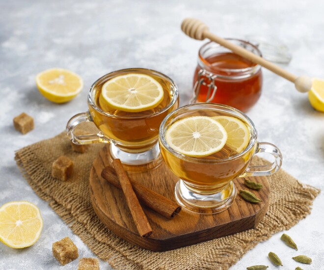 Nước chanh mật ong dễ làm, giàu vitamin C và có vị thanh nhẹ, phù hợp để bổ sung vào thực đơn hằng ngày, góp phần chăm sóc làn da.