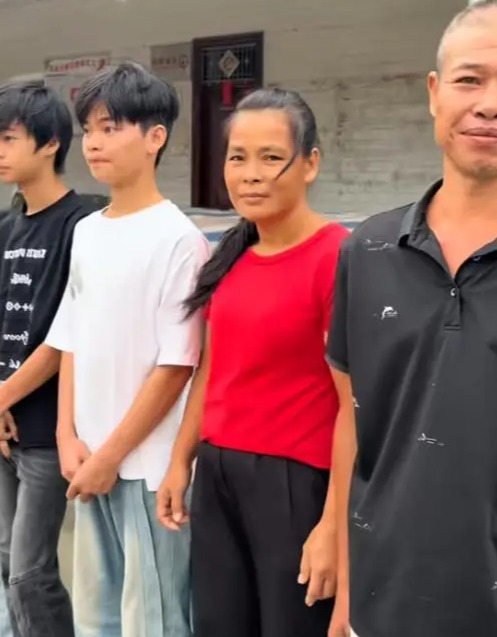 20 tuổi amp;#34;cấn bầuamp;#34;, người mẹ đẻ liền tù tì 13 bé, chồng cày 20 mảnh ruộng để nuôi con - 3