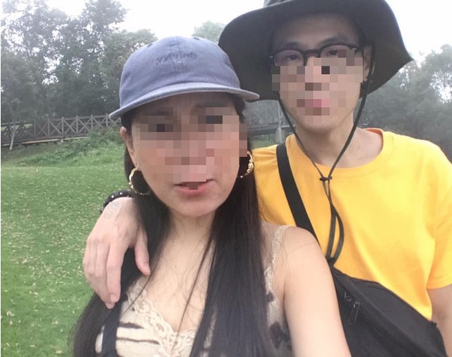 Người phụ nữ liên tục níu kéo bằng cách tặng những món quà đắt giá, thanh niên 31 tuổi đến từ Trung Quốc đã xiêu lòng, chấp nhận đến với mối tình cách biệt tuổi tác.