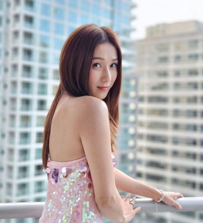Mỹ nhân 1m73 đăng quang Hoa hậu khi 20 tuổi, giờ làm dâu hào môn amp;#34;càng đẻ càng đẹpamp;#34;, U45 trẻ nuột như gái son - 8
