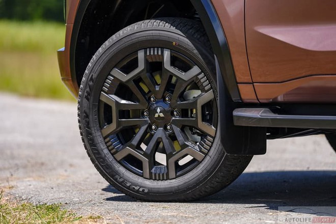 Mitsubishi Pajero thế hệ mới chốt ngày ra mắt ĐNÁ: 3 phiên bản giá quy đổi từ 1,2 tỷ, máy dầu hơn 200mã lực, tham vọng đấu Everest - Ảnh 14.