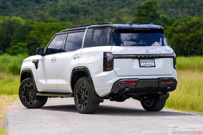 Mitsubishi Pajero thế hệ mới chốt ngày ra mắt ĐNÁ: 3 phiên bản giá quy đổi từ 1,2 tỷ, máy dầu hơn 200mã lực, tham vọng đấu Everest - Ảnh 18.