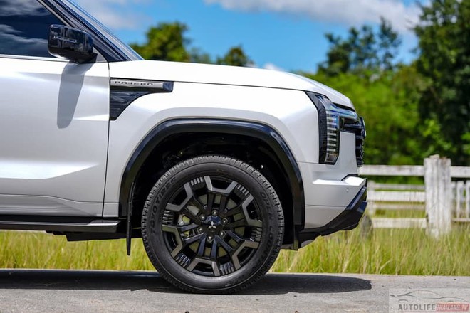 Mitsubishi Pajero thế hệ mới chốt ngày ra mắt ĐNÁ: 3 phiên bản giá quy đổi từ 1,2 tỷ, máy dầu hơn 200mã lực, tham vọng đấu Everest - Ảnh 19.