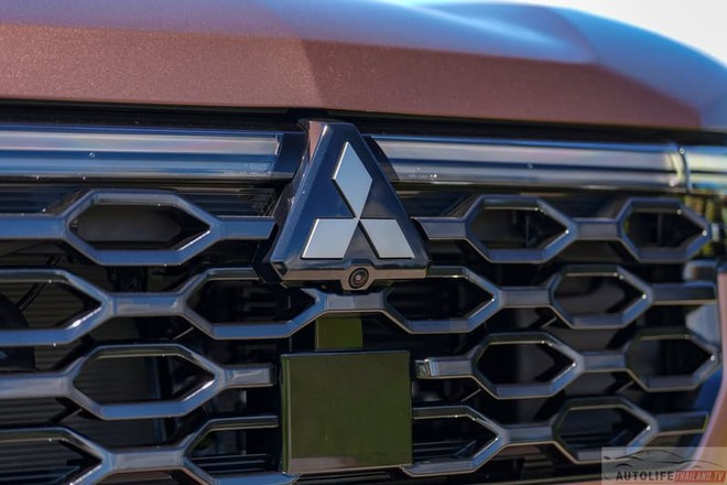 Mitsubishi Pajero thế hệ mới chốt ngày ra mắt ĐNÁ: 3 phiên bản giá quy đổi từ 1,2 tỷ, máy dầu hơn 200mã lực, tham vọng đấu Everest - Ảnh 20.