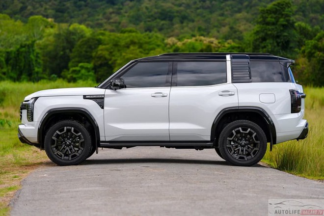 Mitsubishi Pajero thế hệ mới chốt ngày ra mắt ĐNÁ: 3 phiên bản giá quy đổi từ 1,2 tỷ, máy dầu hơn 200mã lực, tham vọng đấu Everest - Ảnh 5.