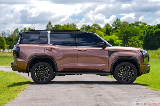 Mitsubishi Pajero thế hệ mới chốt ngày ra mắt ĐNÁ: 3 phiên bản giá quy đổi từ 1,2 tỷ, máy dầu hơn 200mã lực, tham vọng đấu Everest - Ảnh 6.