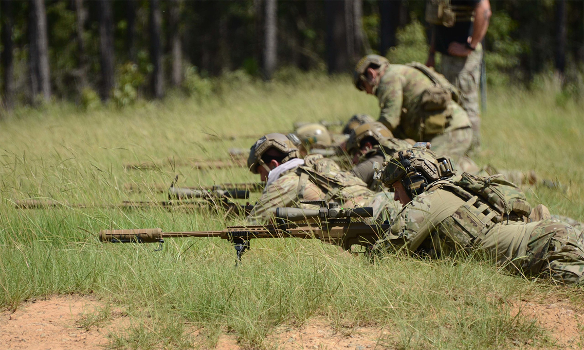 Binh sĩ Mỹ bắn thử súng Mk.22 tại căn cứ Fort Bragg, bang Bắc Carolina ngày 30/8. Ảnh: US Army.