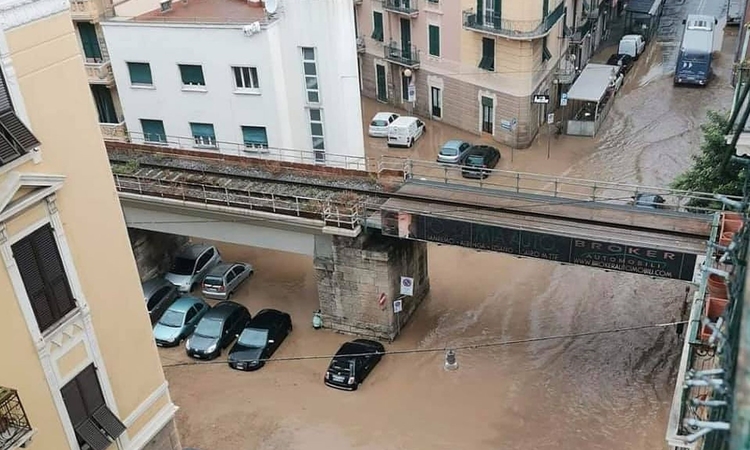 Ngập lụt nghiêm trọng ở vùng Liguria, Italy, hôm 4/10. Ảnh: Facebook/Giovanni Toti.