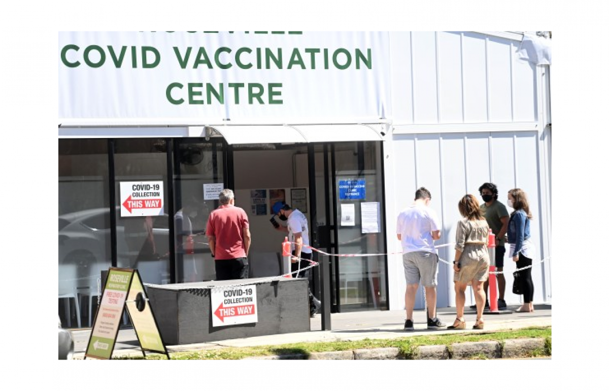 Người dân Australia xếp hàng tại một địa điểm tiêm vaccine ngừa Covid-19. Nguồn Jeremy Piper.