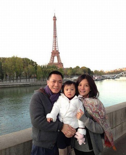 Triệu Vy, Huỳnh Hữu Long kết hôn năm 2009, con gái họ năm nay 11 tuổi. Ảnh: Sina